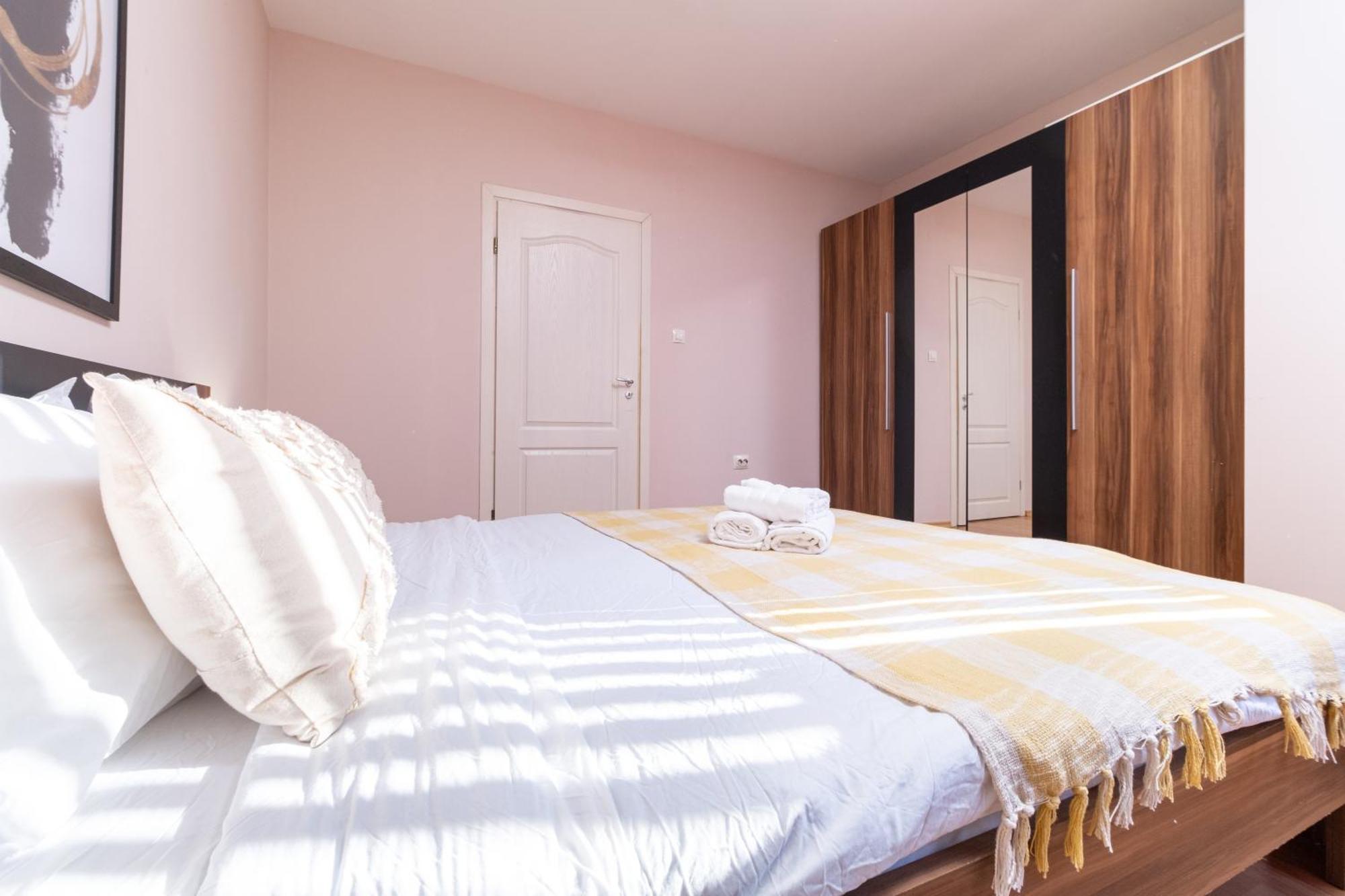 Comfortable 2Br Urban Getaway In City Center พลอฟดิฟ ภายนอก รูปภาพ